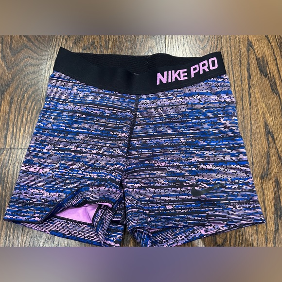2 pairs of Nike pros! - Picture 2 of 7